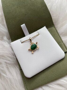 Na Hoku 14K Yellow Gold Turtle Pendant